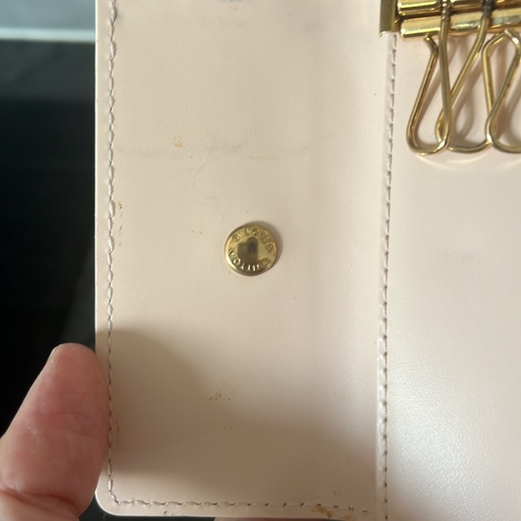 Louis Vuitton Vernis key case. - Picture 7 of 9
